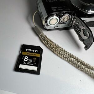 Fuji Fujifilm FinePix AX650 16MP Digital Camera With 5x Zoom With Storage Card